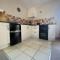 Nethercote Cottage, Kingsize bed, Seven Springs Cottages