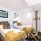 Super Size Static Duplex Barge 3 double bedrooms plus 3 triple bedrooms all with modern en-suites