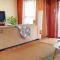 WOODY Pt - AMAZING 1970s SHARE HOUSE BY THE SEA-4 rooms available!