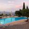 Villa with swimming pool and tennis/basketball court Villa with swimming pool and tennis/basketball court