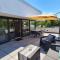 LAKE MOMENTS - Emerald Penthouse