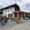 SKILL Mountain Lodge - Ski und Bike Hostel im Sommer mit JOKER CARD
