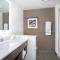 Holiday Inn Express & Suites Great Bend by IHG