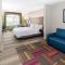 Holiday Inn Express & Suites Dinuba West by IHG