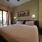 Bella Vista Hotel Studios & Apartments