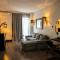 Athenian Riviera Hotel& Suites - Atenas