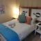 Harties Family 1 x 4 Sleeper Room with Private Bathroom - Hartbeespoort