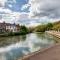 Stunning Riverside Oxford Apartment with Parking