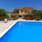 5 bedrooms villa with private pool furnished garden and wifi at Bompensiere