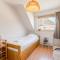 Spacious, warm and updated Home w parking & garden - 布列登
