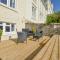 No 8 Westbay Apartment
