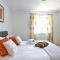 KVM - Highclere House for large groups with parking by KVM Serviced Accommodation - Peterborough