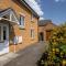 KVM - Highclere House for large groups with parking by KVM Serviced Accommodation - Peterborough