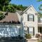 University Escape with hot tub and fire pit - University Place