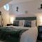 Two Sails Brixham - Spacious modern family seaside home - parking - wood-burner - dog friendly