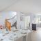 3 Bedroom Jesus Green Townhouse with Parking