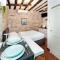 Volta L Apartment