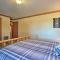Cascade Mtn Views! Pet-Friendly Bend Log Cabin