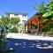 Lovely Apartment w/ AC + Bath. + Kitchen + Parking and Garden