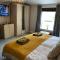 Little Gem with Private Hot Tub - Up to 25 percent off ferry