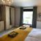 Little Gem with Private Hot Tub - Up to 25 percent off ferry