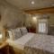 Hera Cave Suites