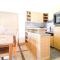 Cosy, modern 2-bed with fireplace & beautiful views