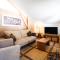 Cosy, modern 2-bed with fireplace & beautiful views