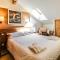 Cosy, modern 2-bed with fireplace & beautiful views