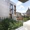 JOIVY Contemporary Royal Mile Apartment with Balcony