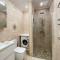 Comfortable luxury apartment with 3 rooms. Center heart of kiev