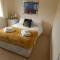 Spacious 3 BDR house with parking-Families-Corporate groups by Orbitat Accommodations