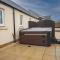 Hillcrest - 8 Person Luxury House Hot Tub - Hawick