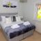 Modern 4BR Cottage in Windsor, Near Marina and Thames