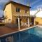 Magnolia lEscala 2, casa con piscina y barbacoa a 100m de la playa