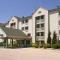 Days Inn & Suites by Wyndham Kansas City - CHIEFS Stadium