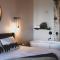 Bowline Hotel