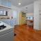 Historic w/deck, king bed & air by Lake Michigan