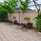 Guest House on Druzhby 1 - تساندريبش