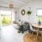 The Paddocks Cabin - Stylish, Cozy & Private - Killarney