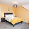 Large House in Looe, Near Beach and Bars with Great Views, Free Parking and Free Access to a Nearby Indoor Swimming Pool - Looe