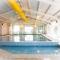 Large House in Looe, Near Beach and Bars with Great Views, Free Parking and Free Access to a Nearby Indoor Swimming Pool - Looe