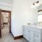 Luxury Mountain Retreat with private hot tub 82958