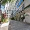 Kuhio Banyan Hotel (with Kitchenettes)