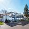 Comfortable 09 Lodge Condo Minutes Away from Downtown Hood River