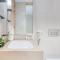 Serene 1BR at The Address Residences in JBR by Deluxe Holiday Homes - Dubaj