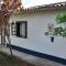 Casa COMPLETA, 2 quartos, Estacionamento GRATUITO, WIFI 300MB, frigobar, microondas, fogão e jardim
