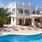 Near the beach, 8 bedrooms, sleeps 22, Jacuzzi, Full AC, BBQ, 2 kitchens, 2 dishwashers, fast internet, ping pong, cars not necessary