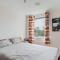 1-Bed Spacious Flat, North London, 15 Minutes to Central - New Southgate