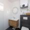 Two Flowers Luxury Apartment